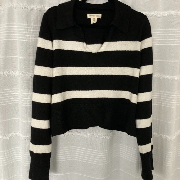 Cropped Black and White Striped Collared Sweater - Picture 1 of 4